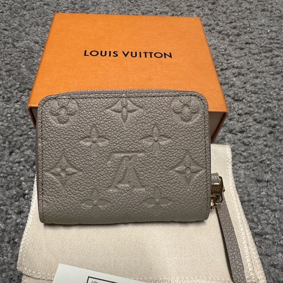 Louis Vuitton Zippy Coin Wallet - Picture 3 of 6